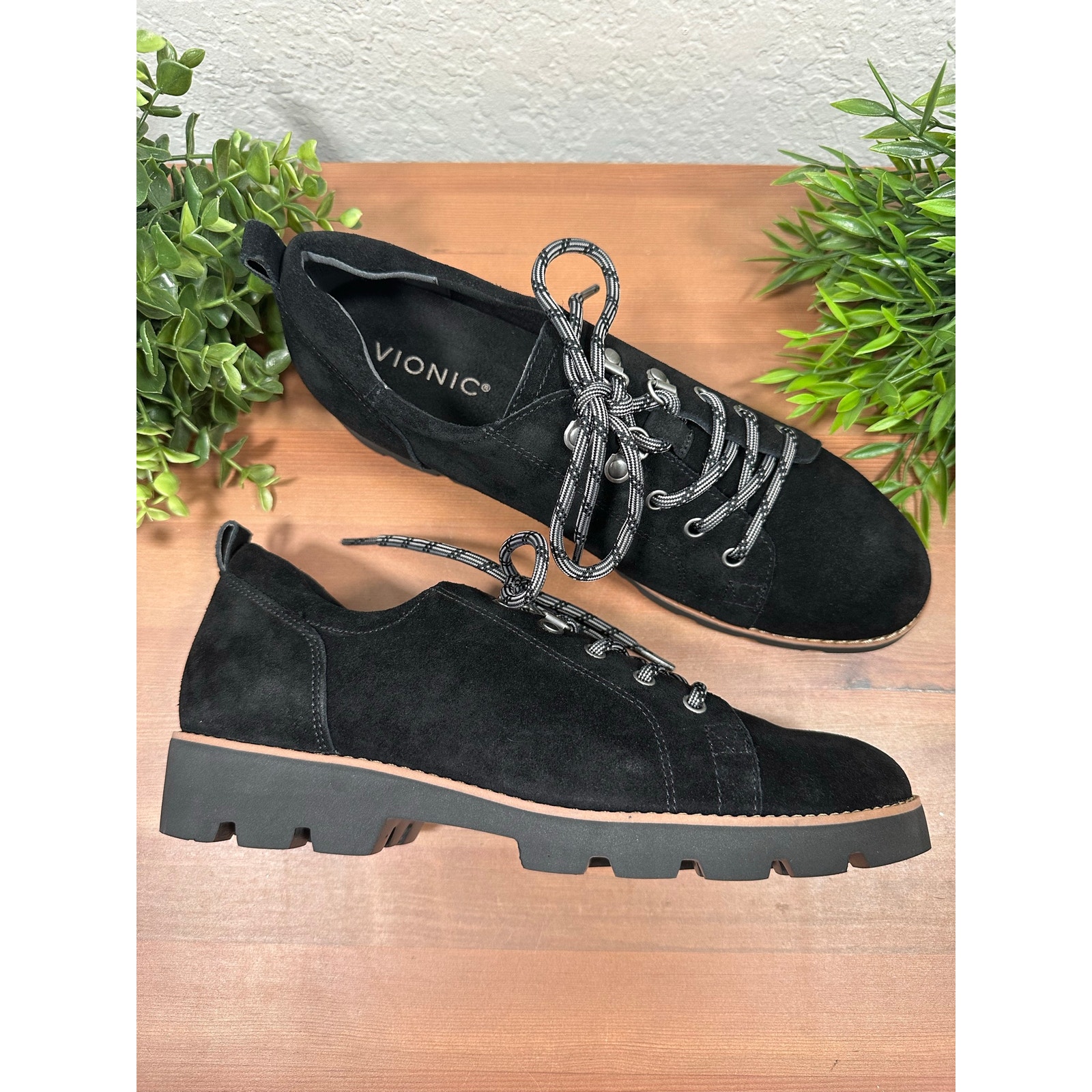 Nwot Vionic Women's Ballari Black Suede Lace-Up Shoes Size 8.5
